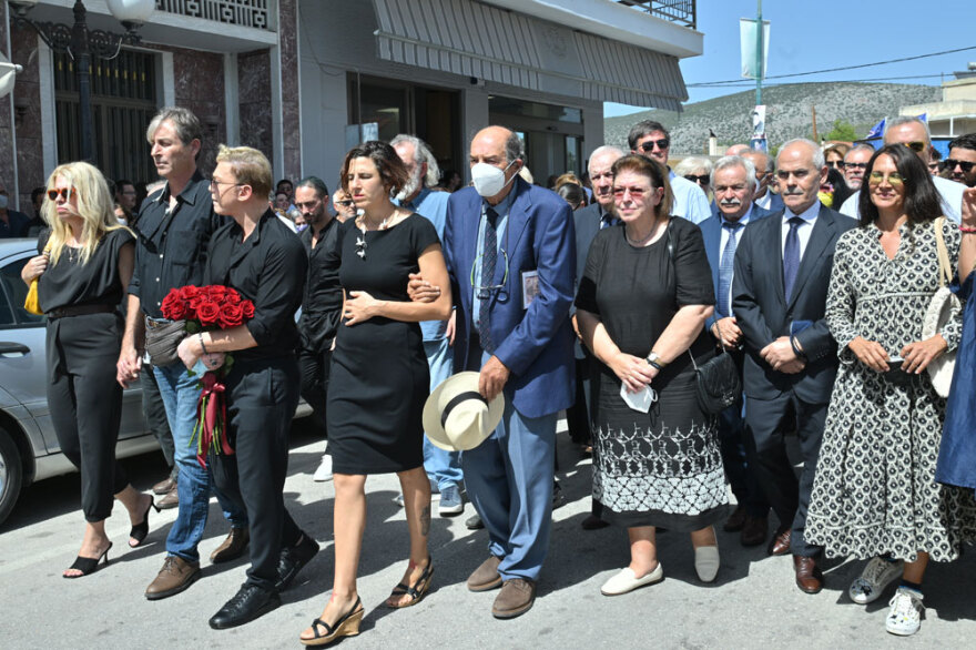 Το «τελευταίο αντίο» στην Ειρήνη Παπά στο Χιλιομόδι Κορινθίας