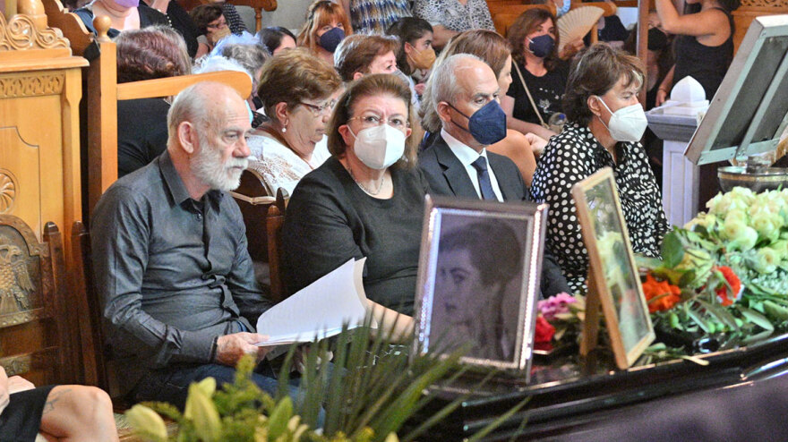 Το «τελευταίο αντίο» στην Ειρήνη Παπά στο Χιλιομόδι Κορινθίας