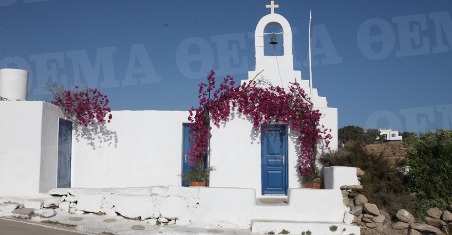 Μύκονος: Φωτογραφίες από τη βάφτιση των δίδυμων κοριτσιών του Σάκη Τανιμανίδη και της Χριστίνας Μπόμπα 