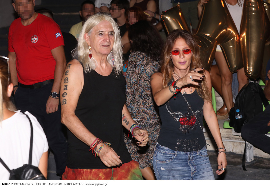 Νίκος Καρβέλας - Έλενα Φερεντίνου: Στη Βίσση η πρώτη δημόσια εμφάνιση μετά τη γέννηση του γιου τους 