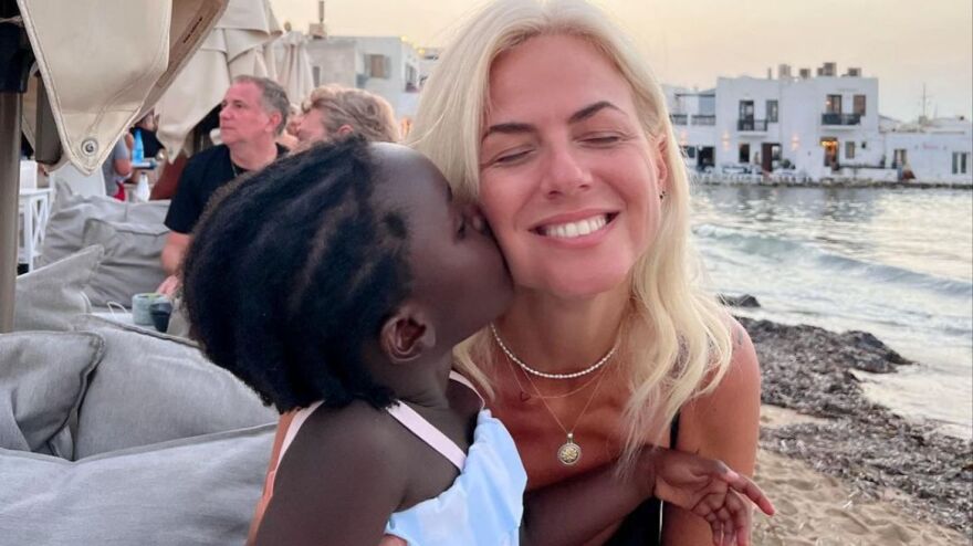 Γιορτή της Μητέρας: Οι Ελληνίδες μητέρες της «καρδιάς» που υιοθέτησαν το παιδί τους 