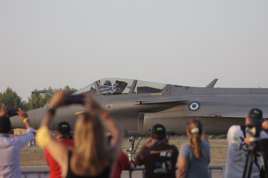 Athens Flying Week: Μαγνήτισε τα βλέμματα το Rafale με τους ελιγμούς του - Βίντεο