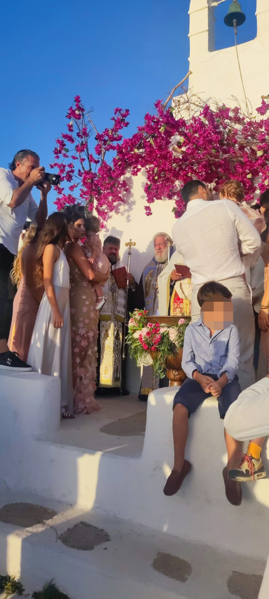 Μύκονος: Φωτογραφίες από τη βάφτιση των δίδυμων κοριτσιών του Σάκη Τανιμανίδη και της Χριστίνας Μπόμπα 