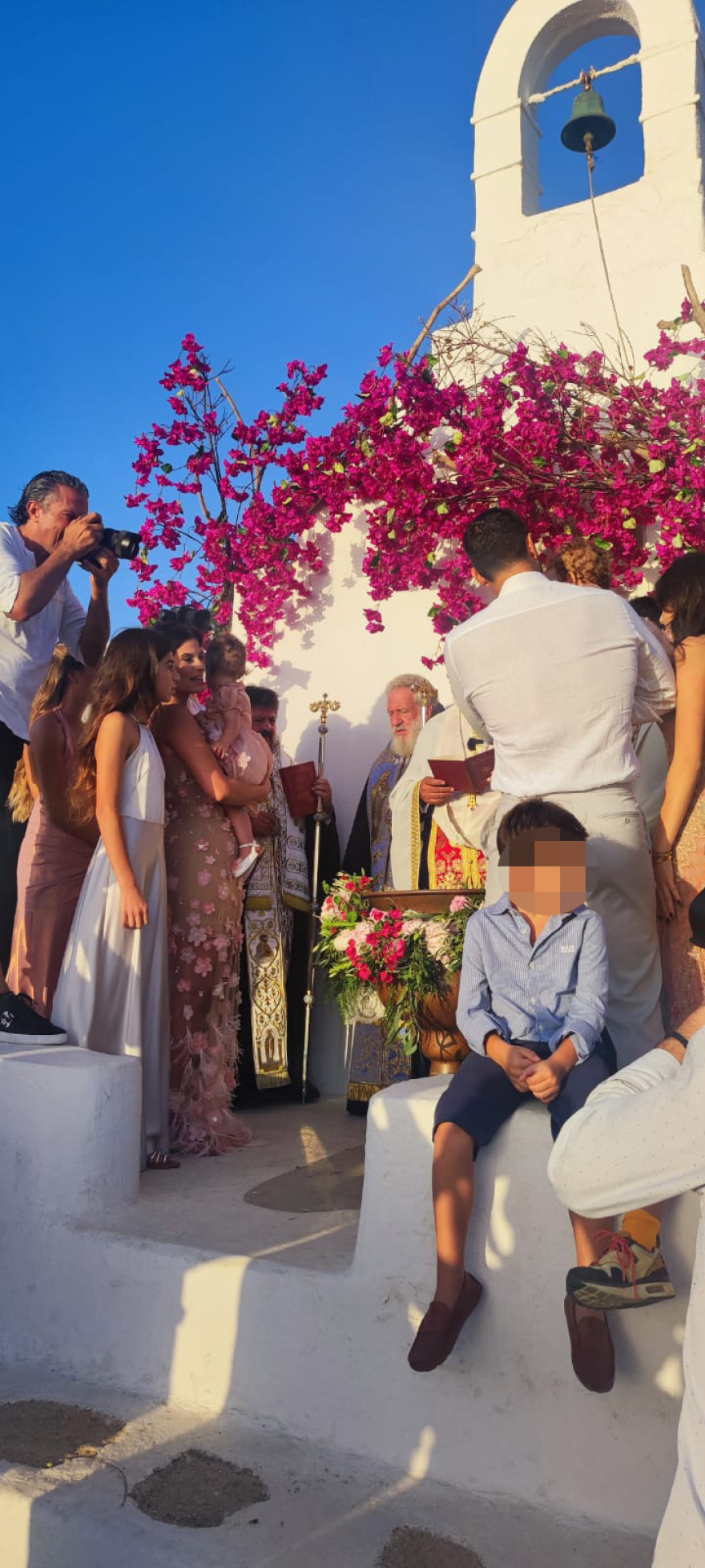 Μύκονος: Φωτογραφίες από τη βάφτιση των δίδυμων κοριτσιών του Σάκη Τανιμανίδη και της Χριστίνας Μπόμπα 