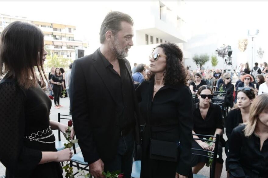 Κώστας Καζάκος: Σε κλίμα οδύνης το τελευταίο «αντίο» στον μεγάλο ηθοποιό - Δείτε φωτογραφίες