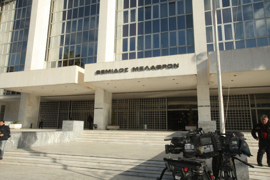 Novartis: 14 γυναίκες και 5 άνδρες δικάζουν Παπαγγελόπουλο - Τουλουπάκη  