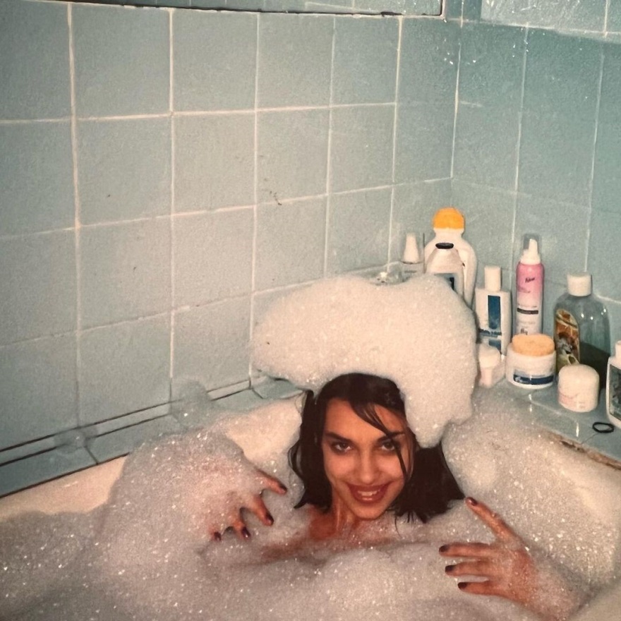 Η Ιρίνα Σάικ ανέβασε φωτογραφίες απ’ τα παλιά - Φωτογραφίες