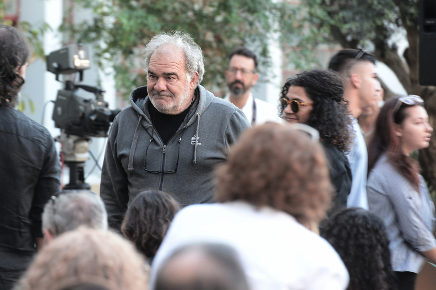 Κώστας Καζάκος: Σε κλίμα οδύνης το τελευταίο «αντίο» στον μεγάλο ηθοποιό - Δείτε φωτογραφίες