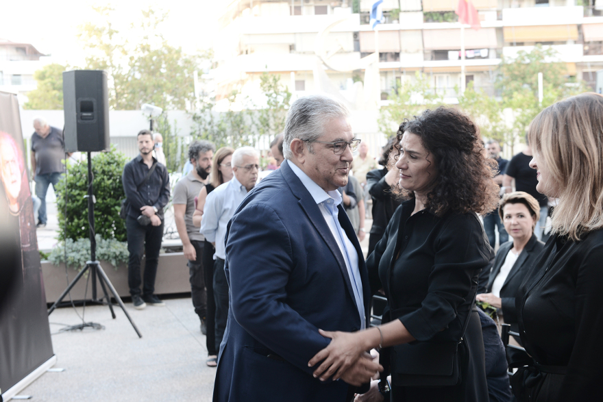 Κώστας Καζάκος: Σε κλίμα οδύνης το τελευταίο «αντίο» στον μεγάλο ηθοποιό - Δείτε φωτογραφίες