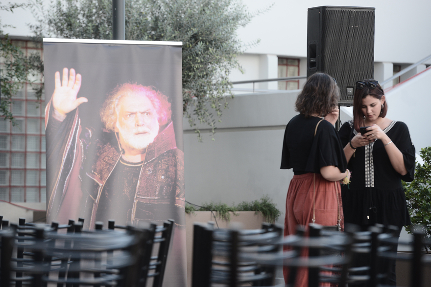 Κώστας Καζάκος: Σε κλίμα οδύνης το τελευταίο «αντίο» στον μεγάλο ηθοποιό - Δείτε φωτογραφίες