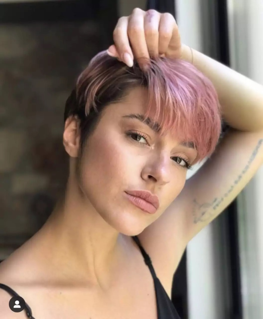 Η Κάτια Ταραμπανκό έβαψε τα μαλλιά της ροζ