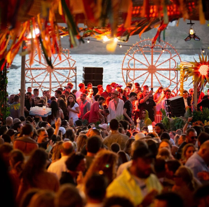 Μύκονος: Το τρελό reunion του Ινδού Κροίσου στο Nammos, τα τελευταία πάρτι και όσοι έκλεισαν νωρίς