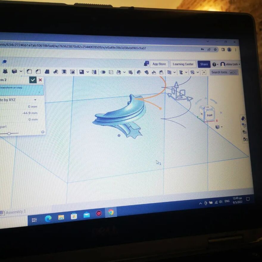 Σπουδές κοσμήματος στη Σχολή Αργυροχρυσοχοΐας Στεμνίτσας