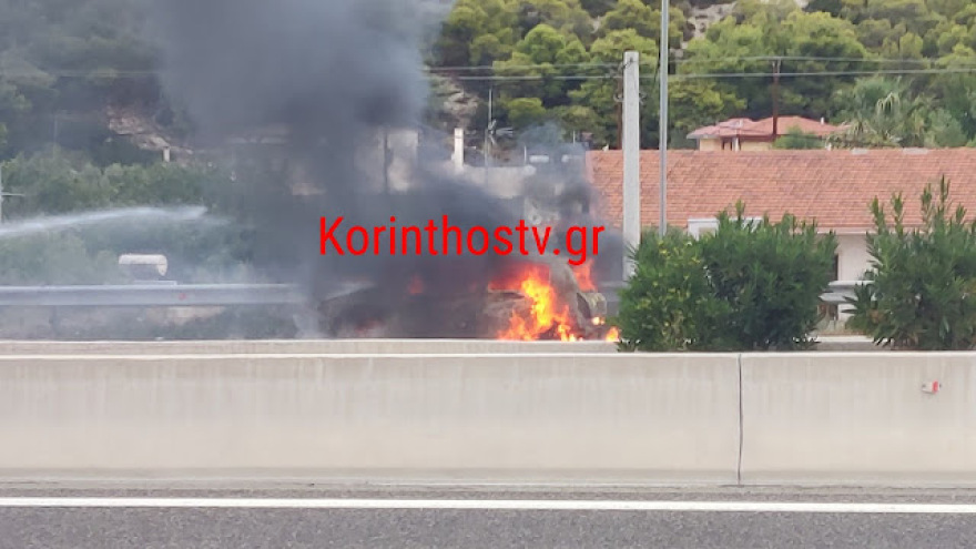 Αθηνών-Κορίνθου: Φωτιά σε εν κινήσει αυτοκίνητο - Δείτε βίντεο