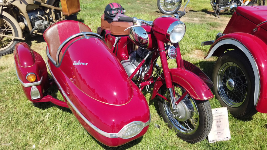 Alimos Classic Car Sunday και Motorbike Sunday: Ένα αξέχαστο «σόου» με τετράτροχες και δίτροχες... καλλονές