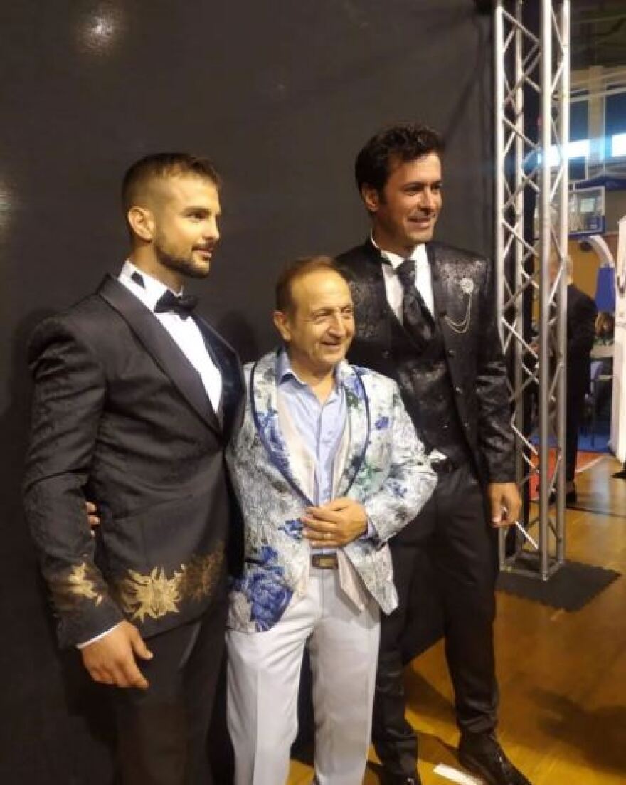 Μαίρη Χρονοπούλου: Σε επίδειξη μόδας με τον Σπύρο Μπιμπίλα