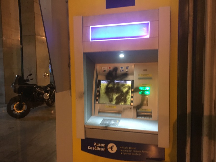 Ζακ Κωστόπουλος: Βανδαλισμοί στο κέντρο της Αθήνας κατά τη διάρκεια της πορείας για τα τέσσερα χρόνια από τη δολοφονία του