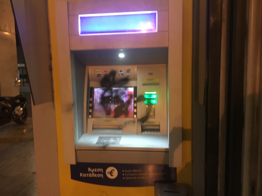 Ζακ Κωστόπουλος: Βανδαλισμοί στο κέντρο της Αθήνας κατά τη διάρκεια της πορείας για τα τέσσερα χρόνια από τη δολοφονία του