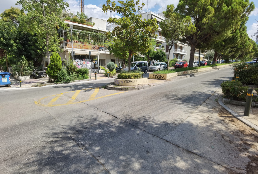 Χολαργός: Η κόρη θύματος τροχαίου αναζητά τη μηχανή που παρέσυρε και σκότωσε τον πατέρα της