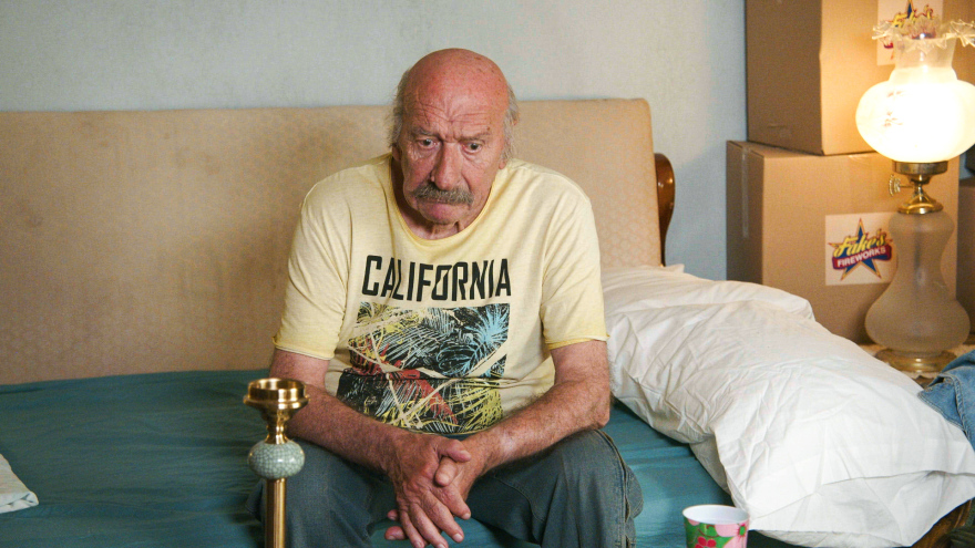 Ποιος Παπαδόπουλος: Οι δύο οικογένειες αποφασίζουν να συναντηθούν για να γνωριστούν