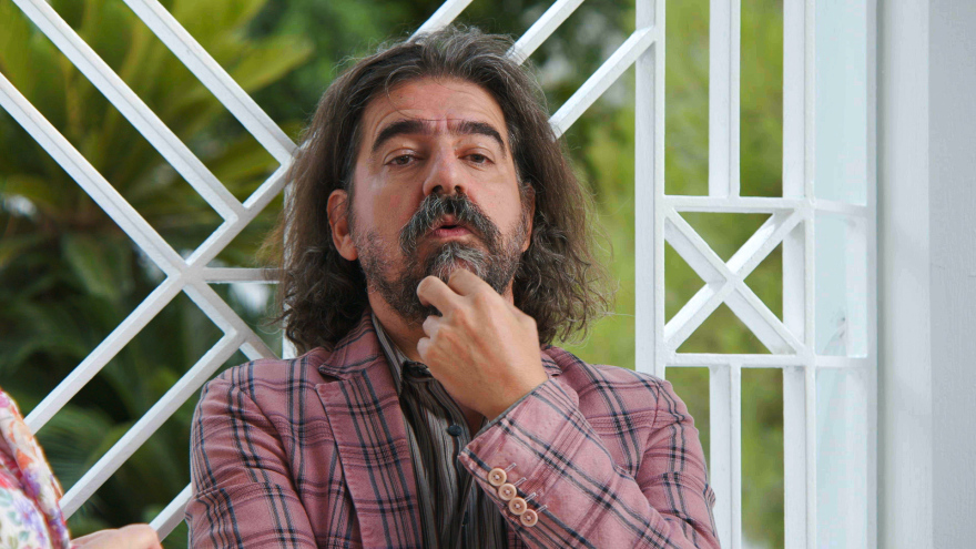 Ποιος Παπαδόπουλος: Οι δύο οικογένειες αποφασίζουν να συναντηθούν για να γνωριστούν