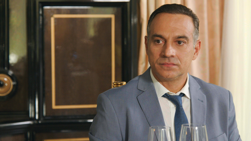 Ποιος Παπαδόπουλος: Οι δύο οικογένειες αποφασίζουν να συναντηθούν για να γνωριστούν