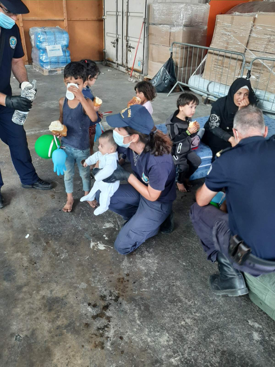 Μεγάλη επιχείρηση έρευνας και διάσωσης στην Πύλο - 85 μετανάστες μεταφέρθηκαν στην Καλαμάτα