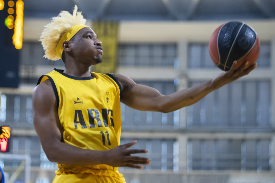 Άρης-Καρδίτσα: Ο Νότε έκλεψε την παράσταση για τα μαλλιά και τους πόντους του 