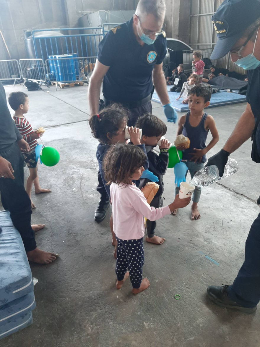 Μεγάλη επιχείρηση έρευνας και διάσωσης στην Πύλο - 85 μετανάστες μεταφέρθηκαν στην Καλαμάτα