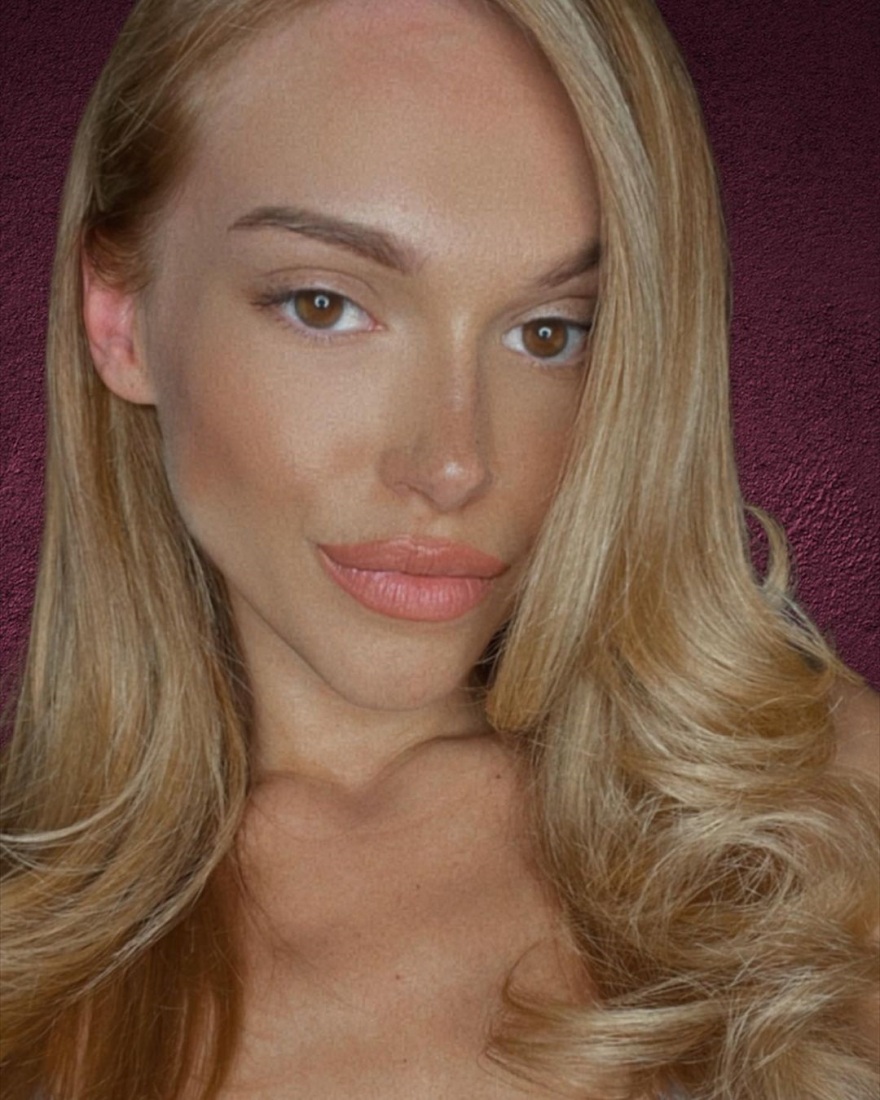 Τάνια Μπρεάζου: Έβαψε τα μαλλιά της ξανθά αλλά λέει ότι... είναι έξυπνη