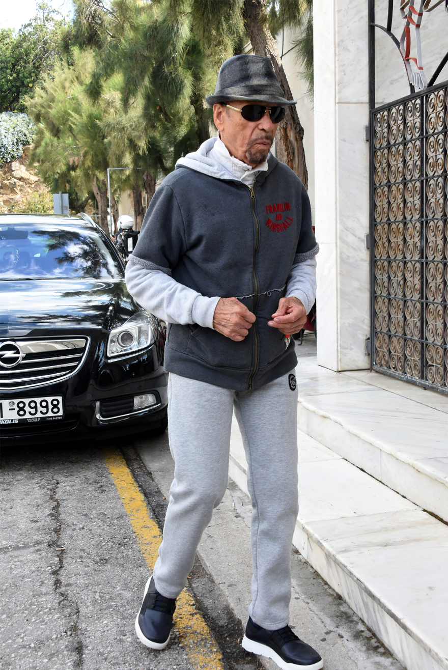 Μάρθα Καραγιάννη: «Αντίο Μαρθούλα»  - Ράγισαν καρδιές στην κηδεία, λύγισε η Σαπουντζάκη