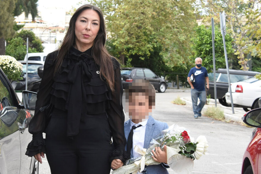 Μάρθα Καραγιάννη: «Αντίο Μαρθούλα»  - Ράγισαν καρδιές στην κηδεία, λύγισε η Σαπουντζάκη