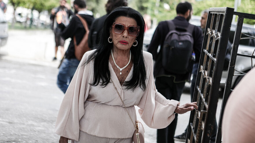 Μάρθα Καραγιάννη: «Αντίο Μαρθούλα»  - Ράγισαν καρδιές στην κηδεία, λύγισε η Σαπουντζάκη