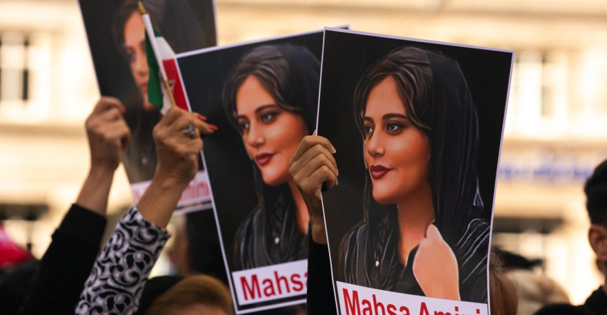 Ιράν - Άμεση ανάλυση BBC: Γιατί εξεγείρονται οι Ιρανοί - Η Μάχσα Αμινί «σταγόνα που ξεχείλισε το ποτήρι»