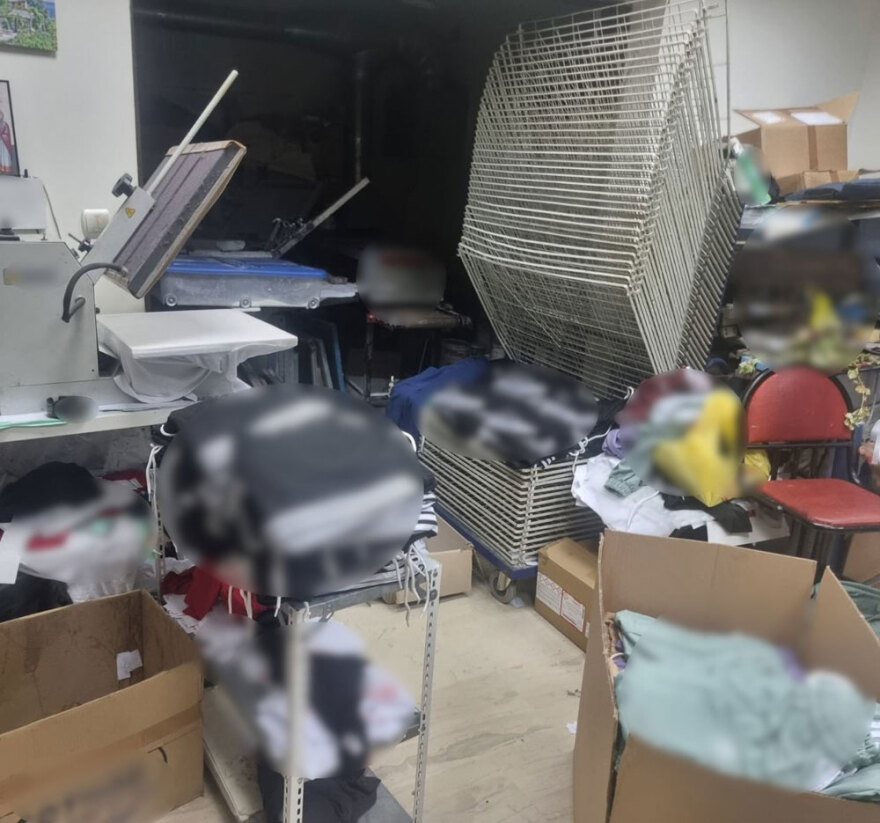 Πάτρα: Πέντε συλλήψεις για χιλιάδες μαϊμού ρούχα 