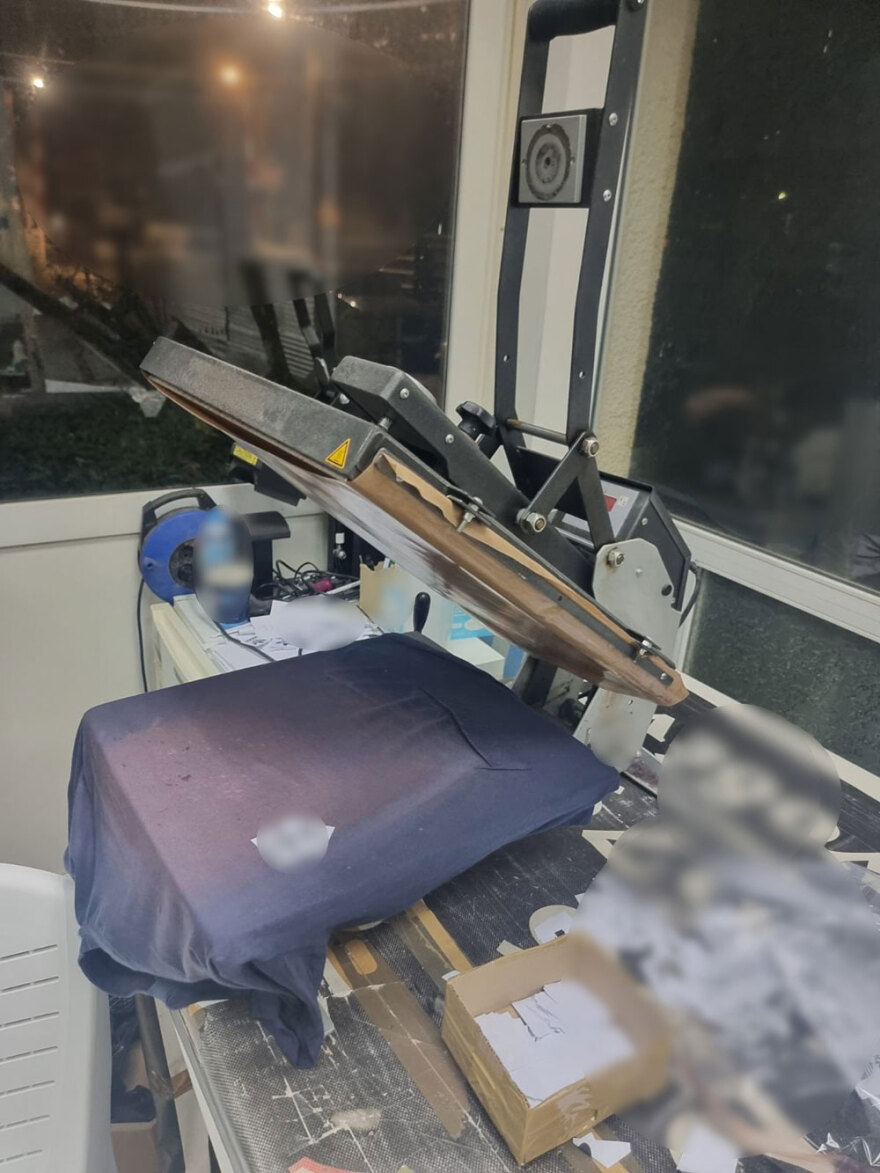 Πάτρα: Πέντε συλλήψεις για χιλιάδες μαϊμού ρούχα 