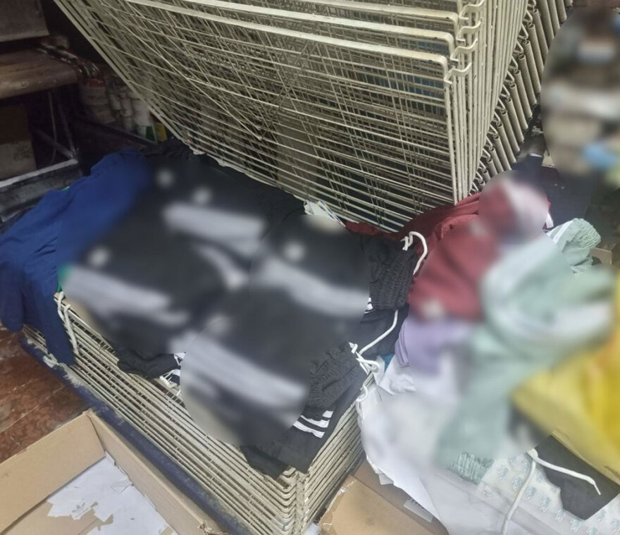 Πάτρα: Πέντε συλλήψεις για χιλιάδες μαϊμού ρούχα 