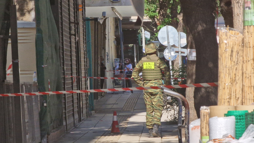 Θεσσαλονίκη: Απομακρύνθηκε και η δεύτερη οβίδα που εντοπίστηκε - Βίντεο από την επιχείρηση του στρατού