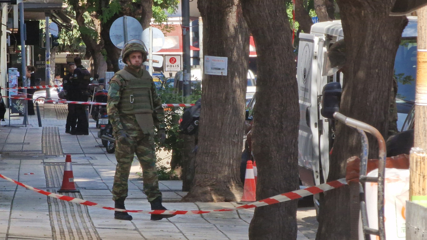 Θεσσαλονίκη: Απομακρύνθηκε και η δεύτερη οβίδα που εντοπίστηκε - Βίντεο από την επιχείρηση του στρατού