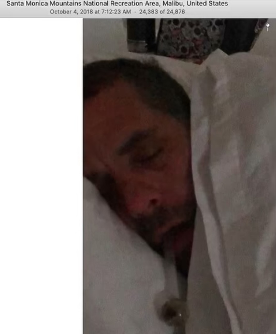 Χάντερ Μπάιντεν: Κάνει νεροτσουλήθρα γυμνός, βουτάει στην πισίνα και διασκεδάζει με πόρνες στο Μαλιμπού