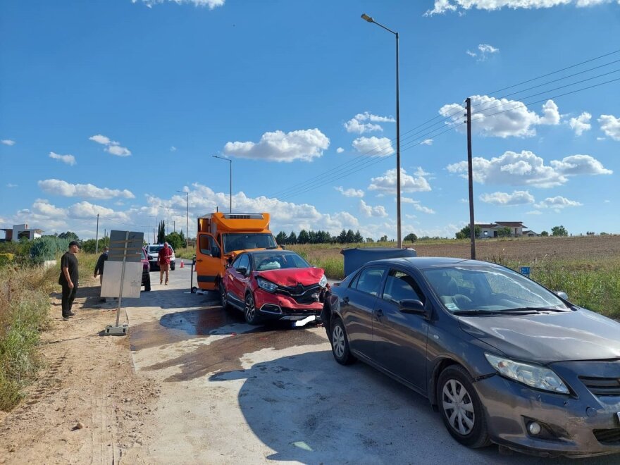 Λάρισα: Καραμπόλα τεσσάρων οχημάτων - Τρεις τραυματίες