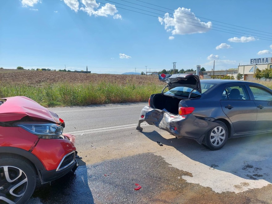 Λάρισα: Καραμπόλα τεσσάρων οχημάτων - Τρεις τραυματίες