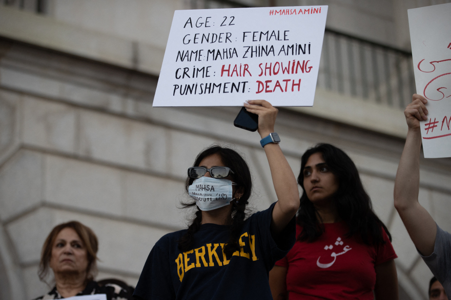 Ιράν: Διαδηλώσεις συμπαράστασης στις Ιρανές σε όλο τον κόσμο και κατακραυγή για τη βίαιη καταστολή από το καθεστώς