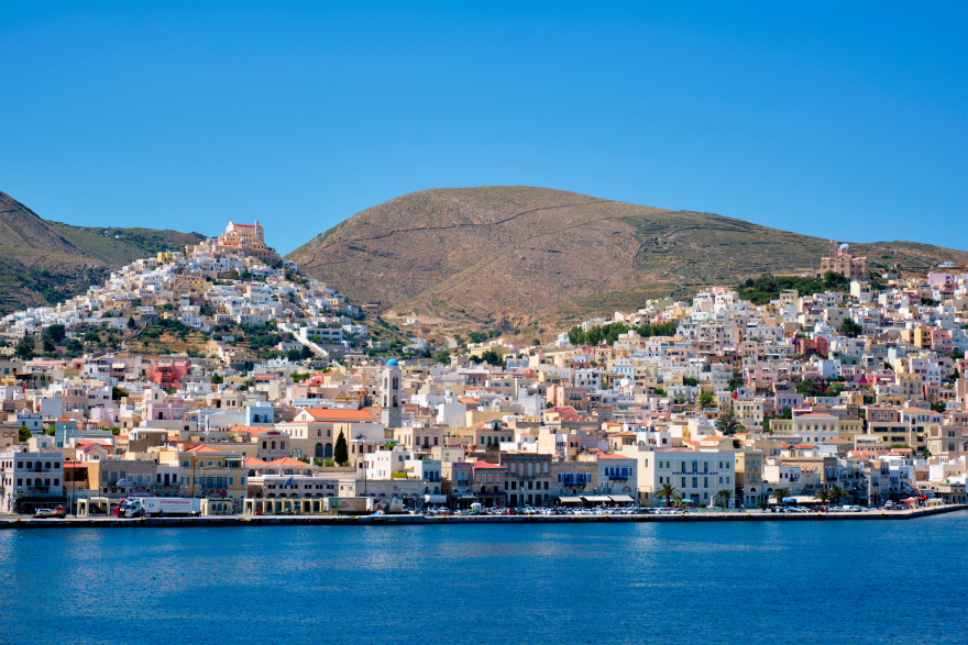 Σύρος-Μύκονος: Καταγγελία για λαδώματα υπαλλήλων της πολεοδομίας