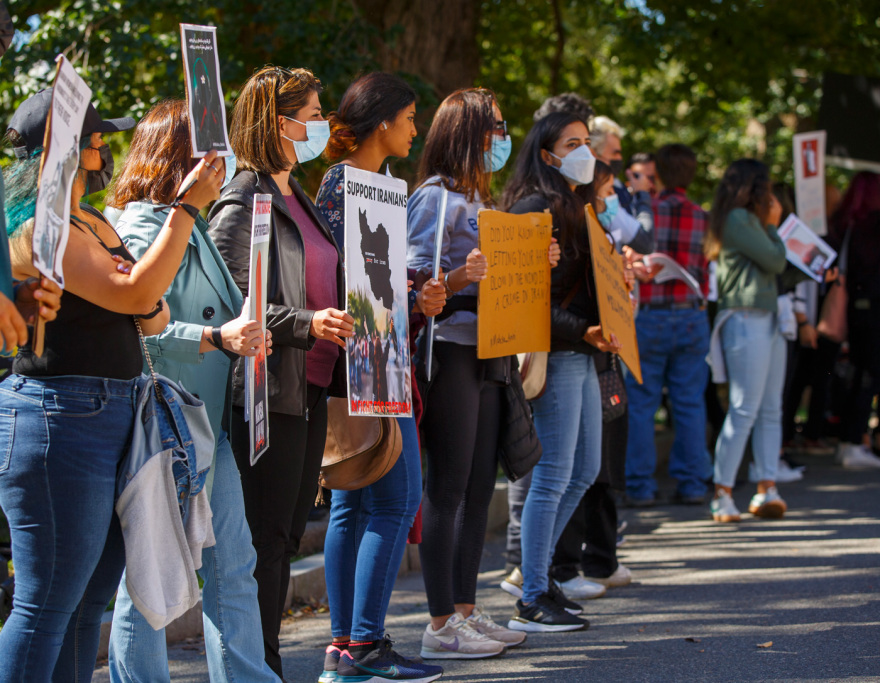 Ιράν: Διαδηλώσεις συμπαράστασης στις Ιρανές σε όλο τον κόσμο και κατακραυγή για τη βίαιη καταστολή από το καθεστώς