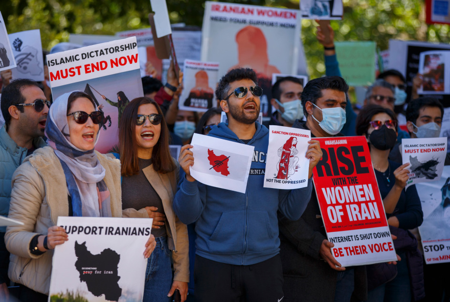 Ιράν: Διαδηλώσεις συμπαράστασης στις Ιρανές σε όλο τον κόσμο και κατακραυγή για τη βίαιη καταστολή από το καθεστώς
