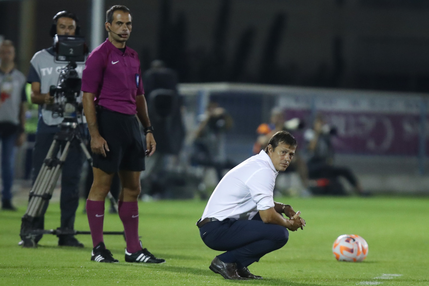 Αλμέιδα: «Εγώ δεν λέω στον κρεοπώλη, πώς θα κόψει το κρέας»