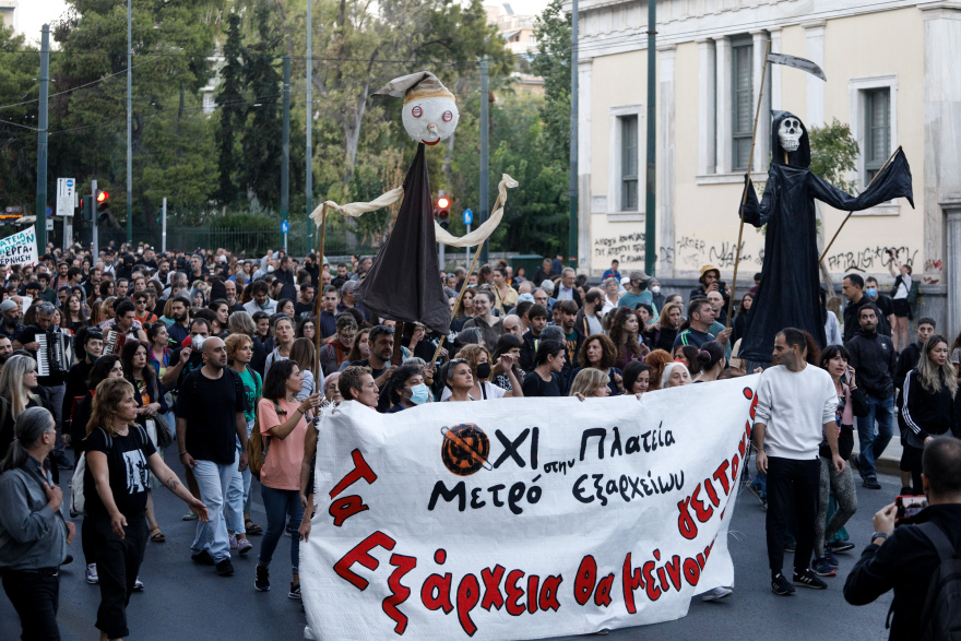 Εξάρχεια: Δύο προσαγωγές και μία σύλληψη μετά τα επεισόδια