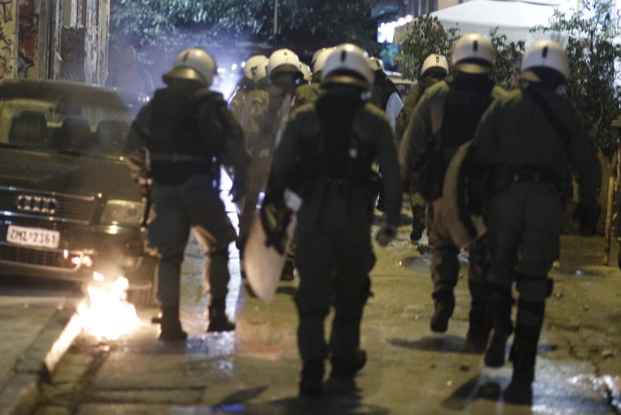 Εξάρχεια: Δύο προσαγωγές και μία σύλληψη μετά τα επεισόδια