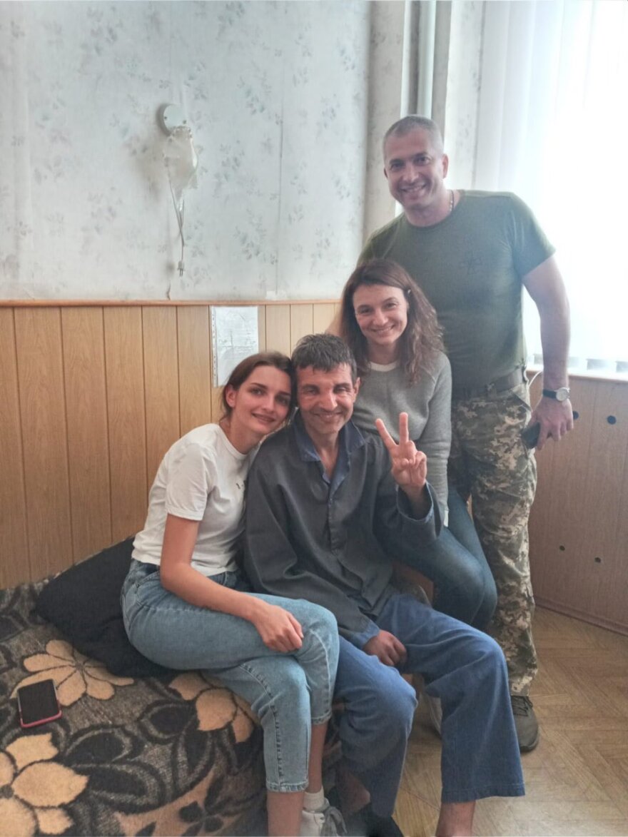 Πόλεμος στην Ουκρανία: Συγκλονίζει η εικόνα αποστεωμένου Ουκρανού στρατιώτη που αιχμαλωτίστηκε στη Μαριούπολη